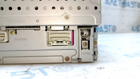 Toyota Prius 2005 JBL 6-CD Radio with scratches