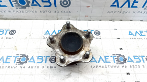 Rear left hub Nissan Leaf 13-16