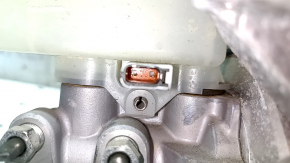 Nissan Leaf 13-17 brake master cylinder with vacuum booster assembly