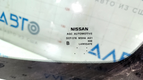 Nissan Leaf windshield chipped 13-17