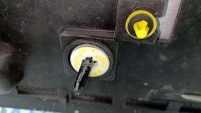 Volvo XC90 16-22 trunk lid spoiler guide broken