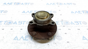 The rear right hub of a Honda Insight 19-22 has stripped hub mounting threads.