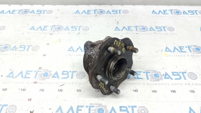 The rear left hub of a Lexus RX350 RX450h 10-15 AWD is rusty.