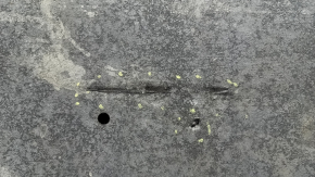 The left underbody protection of the Kia Niro 17-22 HEV, PHEV is cracked.