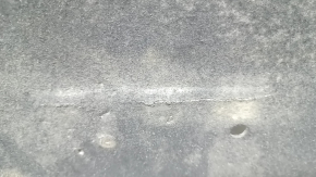 The left underbody protection of the Kia Niro 17-22 HEV, PHEV is cracked.