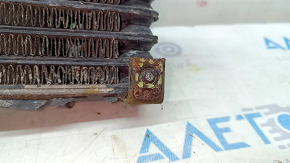 The transmission cooling radiator is bare for a Lexus RX450h 10-15, the bolts are broken.