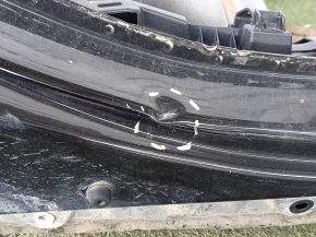 The right center pillar of a Jeep Renegade 15-23 is sawn off, with a roll, dent, and bumps.