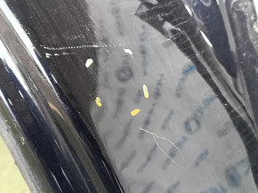 The right center pillar of a Jeep Renegade 15-23 is sawn off, with a roll, dent, and bumps.
