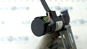The motor for adjusting the knee support cushion of the passenger seat of the BMW X5 G05 19-22 has a broken mount.