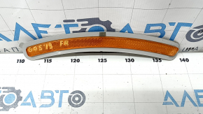 The right front bumper reflector of the BMW X5 G05 19-24 is melted and bent.