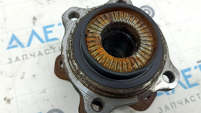 BMW X5 G05 19-24 rear left hub rusty