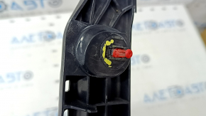 The left front bumper mount on a 2017-2019 Toyota Highlander has a broken latch.