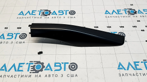 The rear left roof rail cover for a Lexus RX300 RX330 RX350 RX400h 04-09 has a broken mount.