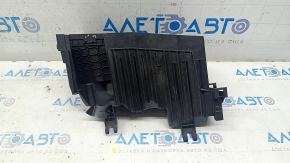 Nissan Rogue 21-23 underhood fuse box housing, broken fasteners, cracked housing