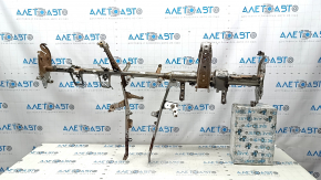 Rusty under-dash pipe for Toyota Highlander 17-18