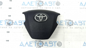 The driver's side airbag in the Toyota Highlander 14-19 is black and has a rusty squib.