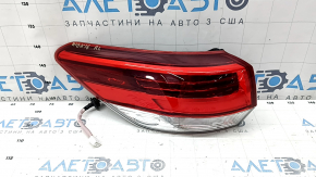 Left outer fender light on a 2017-2019 Toyota Highlander, cracks in the glass