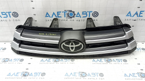Gray Toyota Highlander grille with badge, radar-like, scratches, 17-19