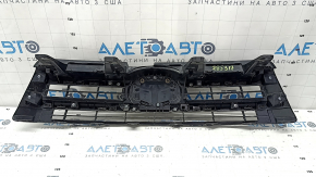 Gray Toyota Highlander grille with badge, radar-like, scratches, 17-19