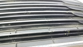 Lower grille of the front bumper of the Toyota Avalon 13-15 pre-restyling, bumps, broken chrome, cracks, non-standard holes