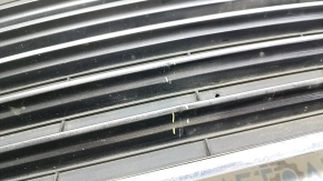 Lower grille of the front bumper of the Toyota Avalon 13-15 pre-restyling, bumps, broken chrome, cracks, non-standard holes
