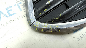 Lower grille of the front bumper of the Toyota Avalon 13-15 pre-restyling, bumps, broken chrome, cracks, non-standard holes