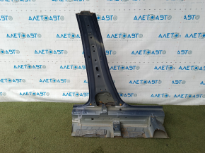 The center left pillar of the Honda Accord 18-22 is sawn off, pokes