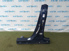 The center left pillar of the Honda Accord 18-22 is sawn off, pokes