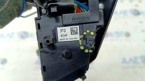The steering wheel control buttons on the 17-20 Nissan Rogue are broken.