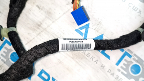 The front right door wiring of a Jeep Cherokee KL 19-19 is broken.