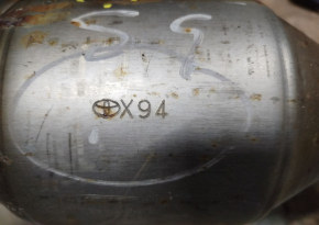 The exhaust pipe, the middle part with the catalytic converter, Toyota Highlander 17-19 3.5 is dented.