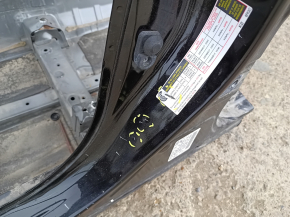 The central left body pillar of the Nissan Rogue 14-20 on the body, pokes