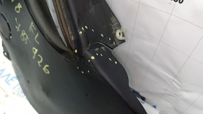 The front left fender liner of the BMW X3 G01 18-21 is cracked.