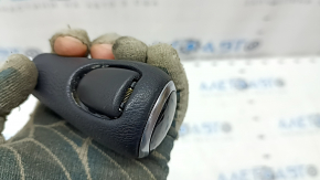 Nissan Rogue 17-20 black gear knob, scratches, worn