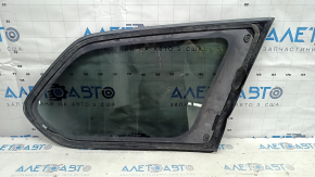 Rear left Nissan Pathfinder 13-20 window with scratches on the glass.