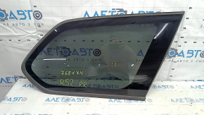 Nissan Pathfinder 13-20 rear right window with scratches on the glass.
