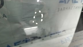 Nissan Pathfinder 13-20 rear right window with scratches on the glass.