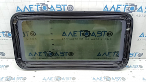 The hatch glass of the Honda CRV 17-22 has a torn seal.