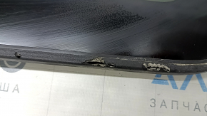 The hatch glass of the Honda CRV 17-22 has a torn seal.