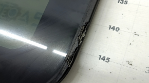 The hatch glass of the Honda CRV 17-22 has a torn seal.