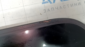 The hatch glass of the Honda CRV 17-22 has a torn seal.