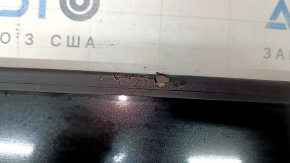 The hatch glass of the Honda CRV 17-22 has a torn seal.