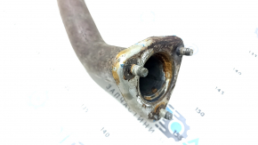 The Honda CRV 20-22 hybrid exhaust pipe is rusty.