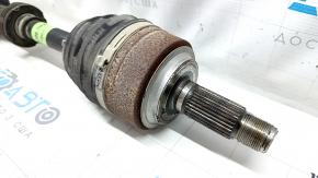 The front left half-shaft of a Honda CRV 20-22 hybrid is rusty.