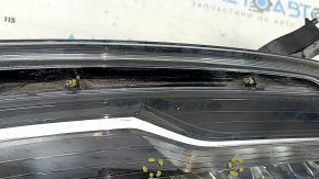 Honda CRV 17-22 LED front right headlight, broken molding mounts