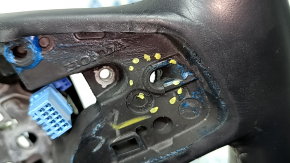 The steering wheel is bare, Honda CRV 22-22 hybrid, leather, black, heated, the mount is torn.