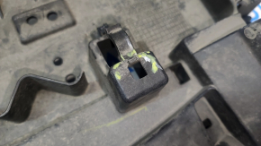 Upper radiator deflector Jeep Cherokee KL 19-23 2.0T, 3.2 broken fasteners, broken corner