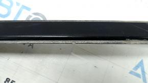 The right roof lining on a Honda CRV 17-22 has a cracked seal.