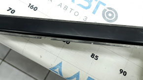 The right roof lining on a Honda CRV 17-22 has a cracked seal.