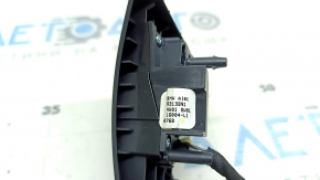 The steering wheel control buttons on the BMW i3 14-21 are black and the mount is broken.